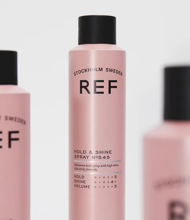 REF Hold & Shine Spray, een van de professionele producten die Veerle gebruikt